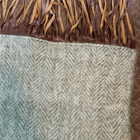 Totally Unique! Grey herringbone throw blanket with 100% leather fringe. - Picture 8 of 9